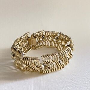 Vintage CORO Pegasus Fan-Like Linked Gold Tone Chunky Wide Bangle Bracelet